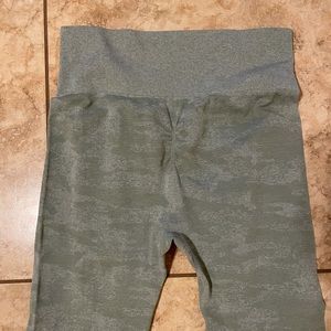 Scrunch butt camo leggings